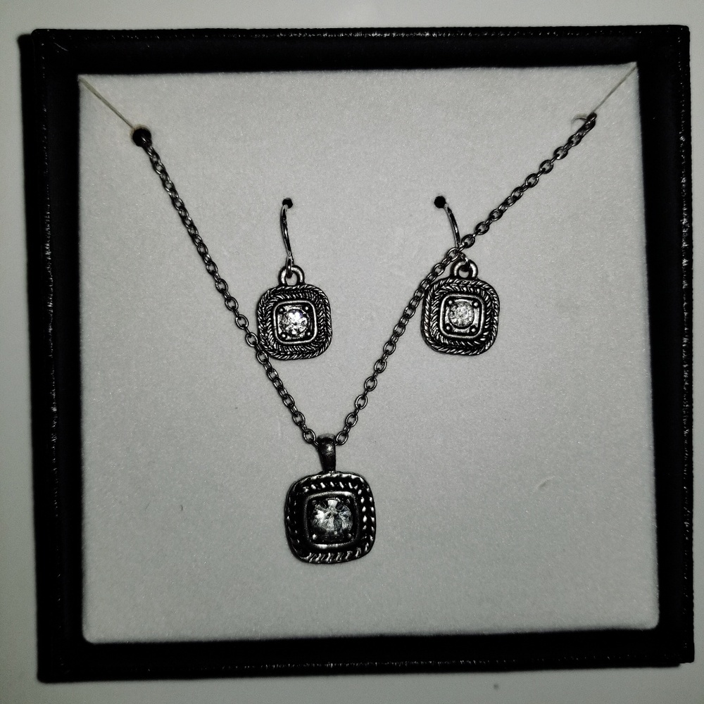 Necklace & earrings set - New In Box